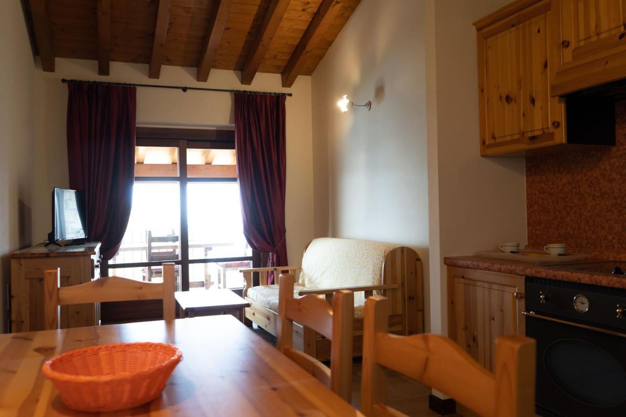 La Fiocchina - Magic Place - Apartments & Studios In Garda Lake - Countryside Farmhouse, Inside The Middle Of The Lake ซาโล ภายนอก รูปภาพ
