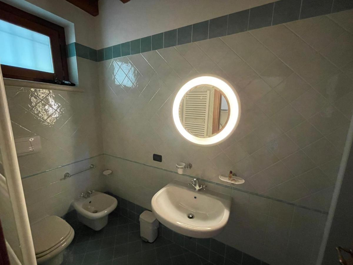 La Fiocchina - Magic Place - Apartments & Studios In Garda Lake - Countryside Farmhouse, Inside The Middle Of The Lake ซาโล ภายนอก รูปภาพ